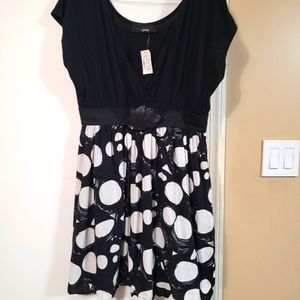 Really cute black and white sun dress with attached belt.